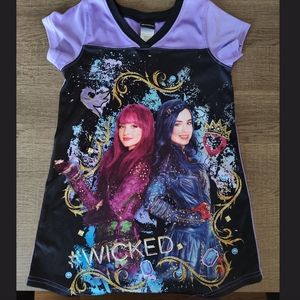 Disney Descendants girls nightgown sz 6